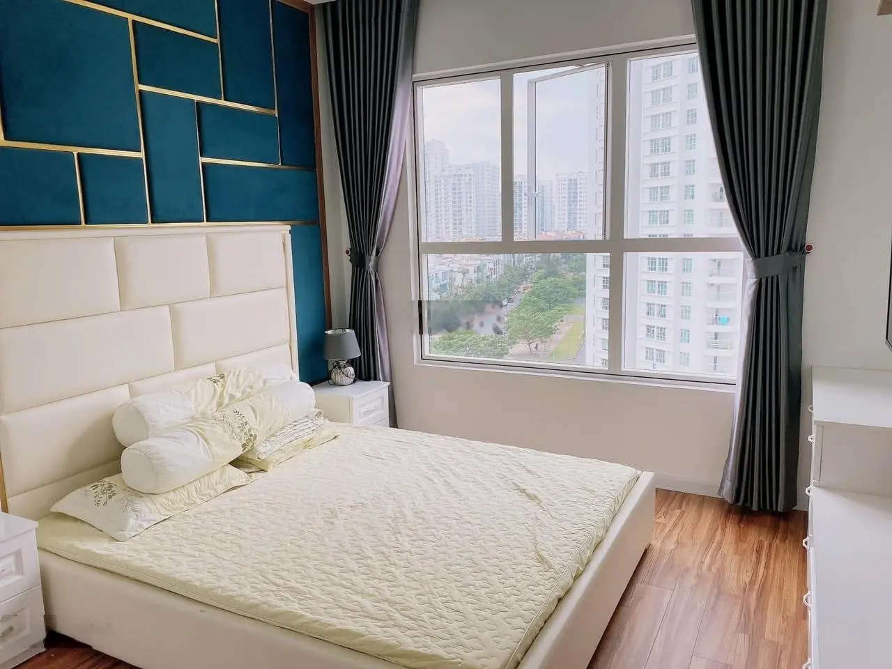 Bán căn hộ Gold View DT: 82m2, view Q1, nhà full nội thất đẹp; giá 4,5 tỷ. Xem nhà: 0961 663 ***