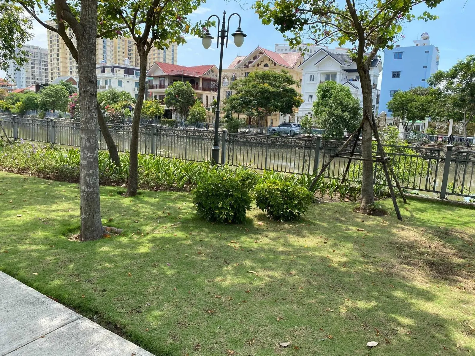 Cần bán nhà phố Lakeview City 8x16m (131m2) giá chỉ 19 tỷ tốt nhất thị trường. LH 0916 592 969