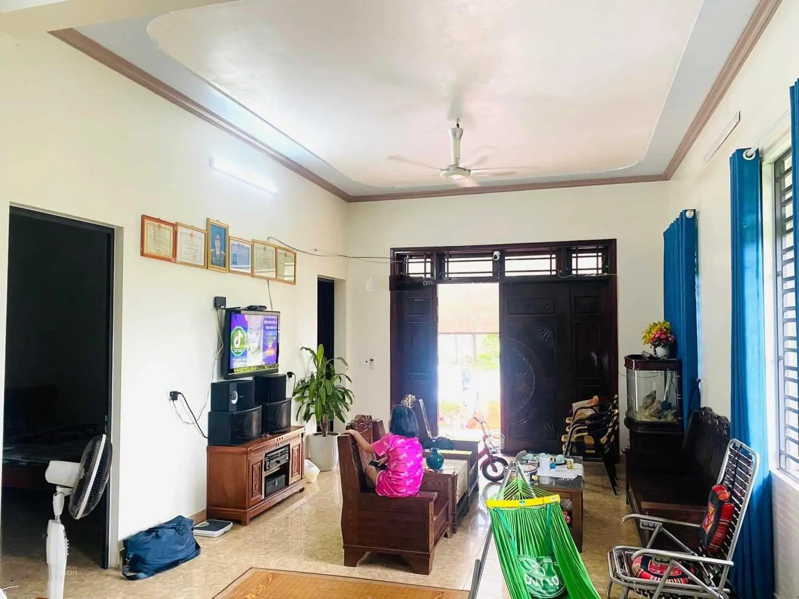 Bán nhà vườn,3 phòng ngủ. Diện tích đất 410m2,khu Hạ sơn, tt Thanh Sơn.Gía 2 tỷ 950tr.