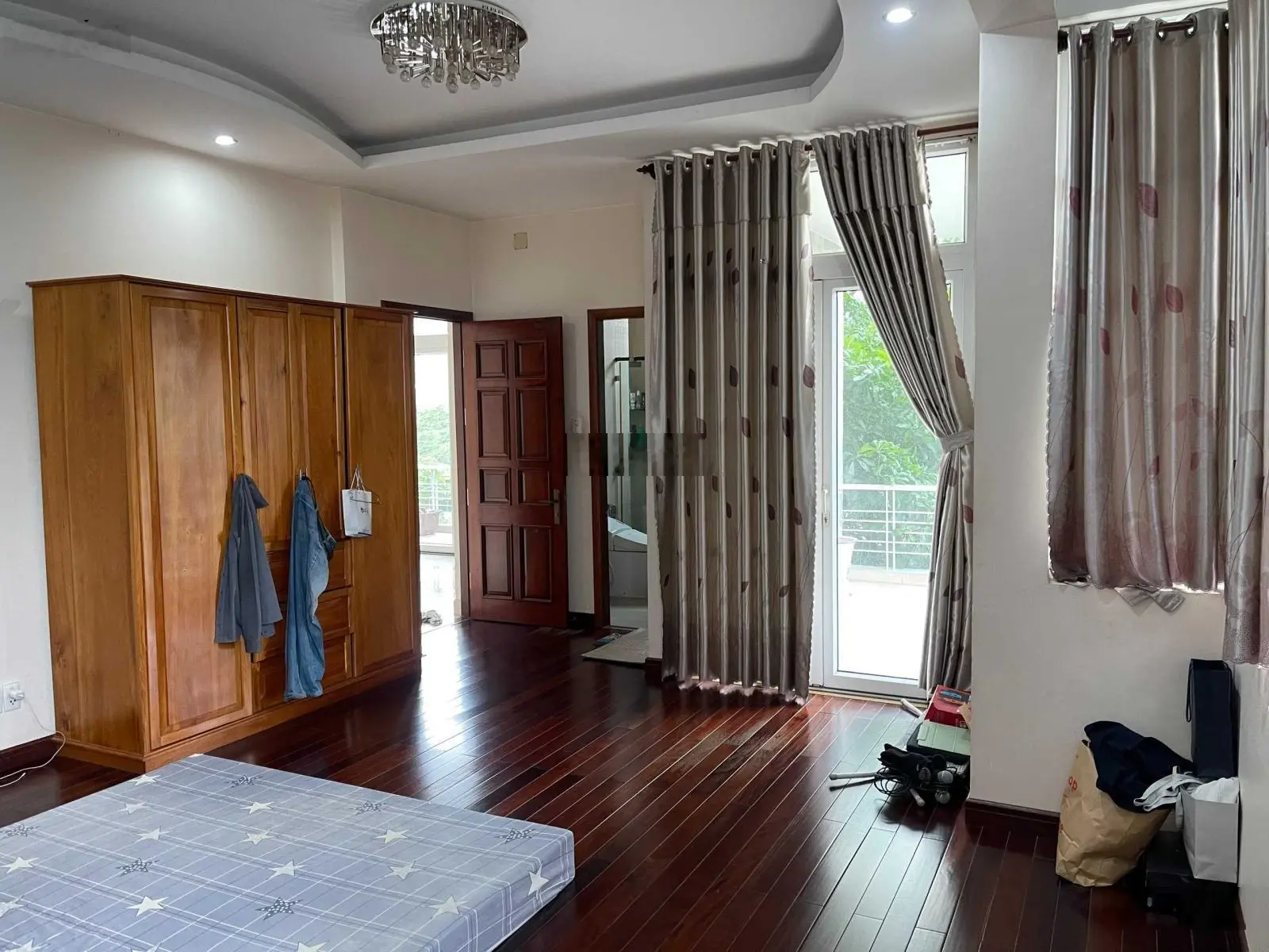Bán biệt thự đẹp có sân vườn khu DC Làng Đại Học ABC, Phước Kiển. DT: 10x25m, 3 lầu, giá: 23.99 tỷ