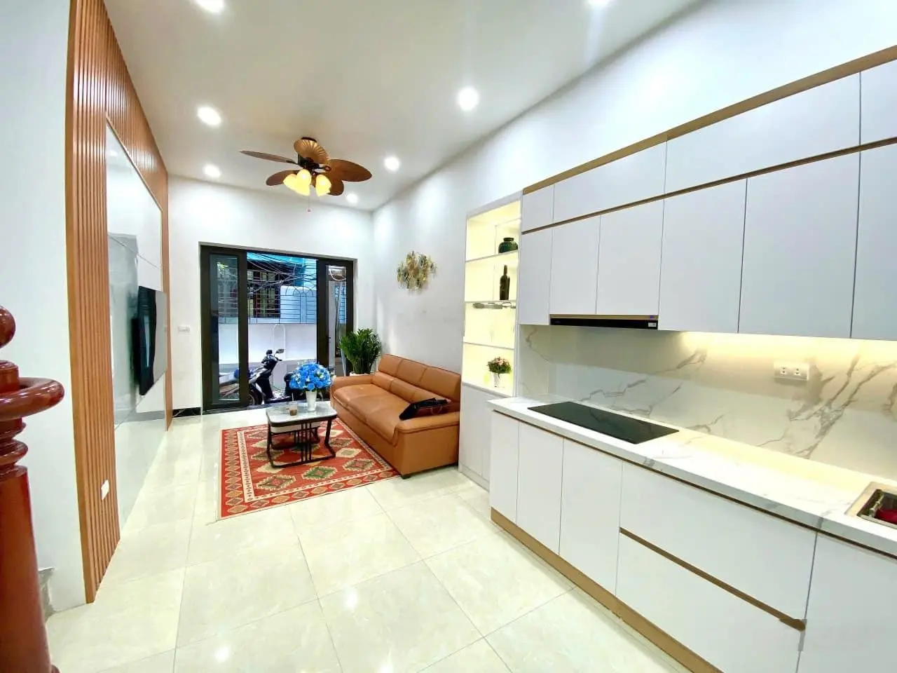 Siêu phẩm Cầu Giấy,nhà đẹp dân xây,full nội thất 90%,sổ đẹp nở hậu,42m2x5T,mt 4,5m,ô tô đỗ gần