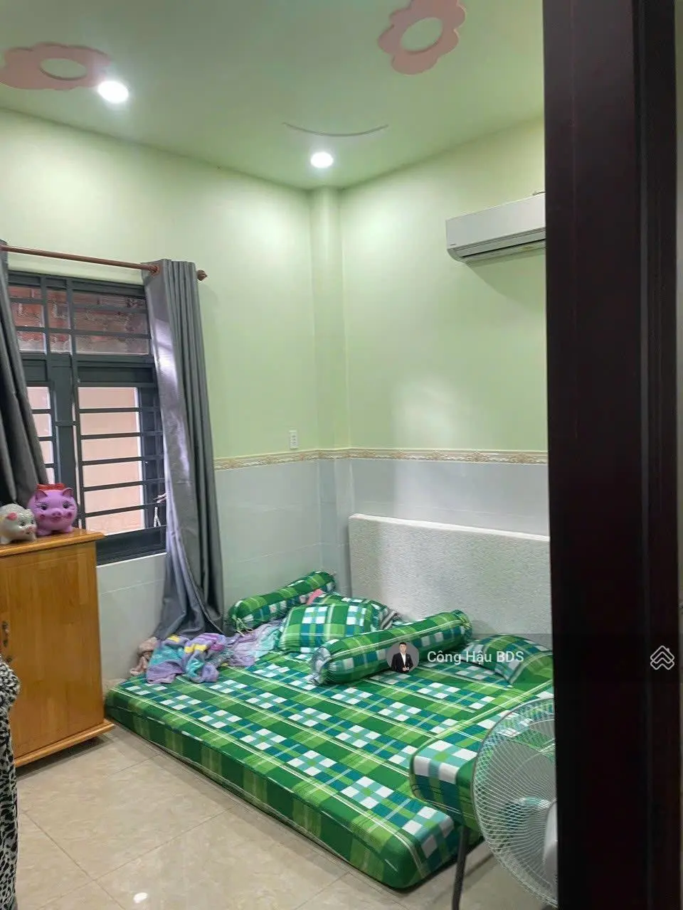 Nhà Trệt- 2 Lầu Gần Ngã Ba Cây Điệp. Tp. Dĩ An. DT: 166M2. Gồm 4 PN- 3WC. Giá: 3.35 Tỷ TL