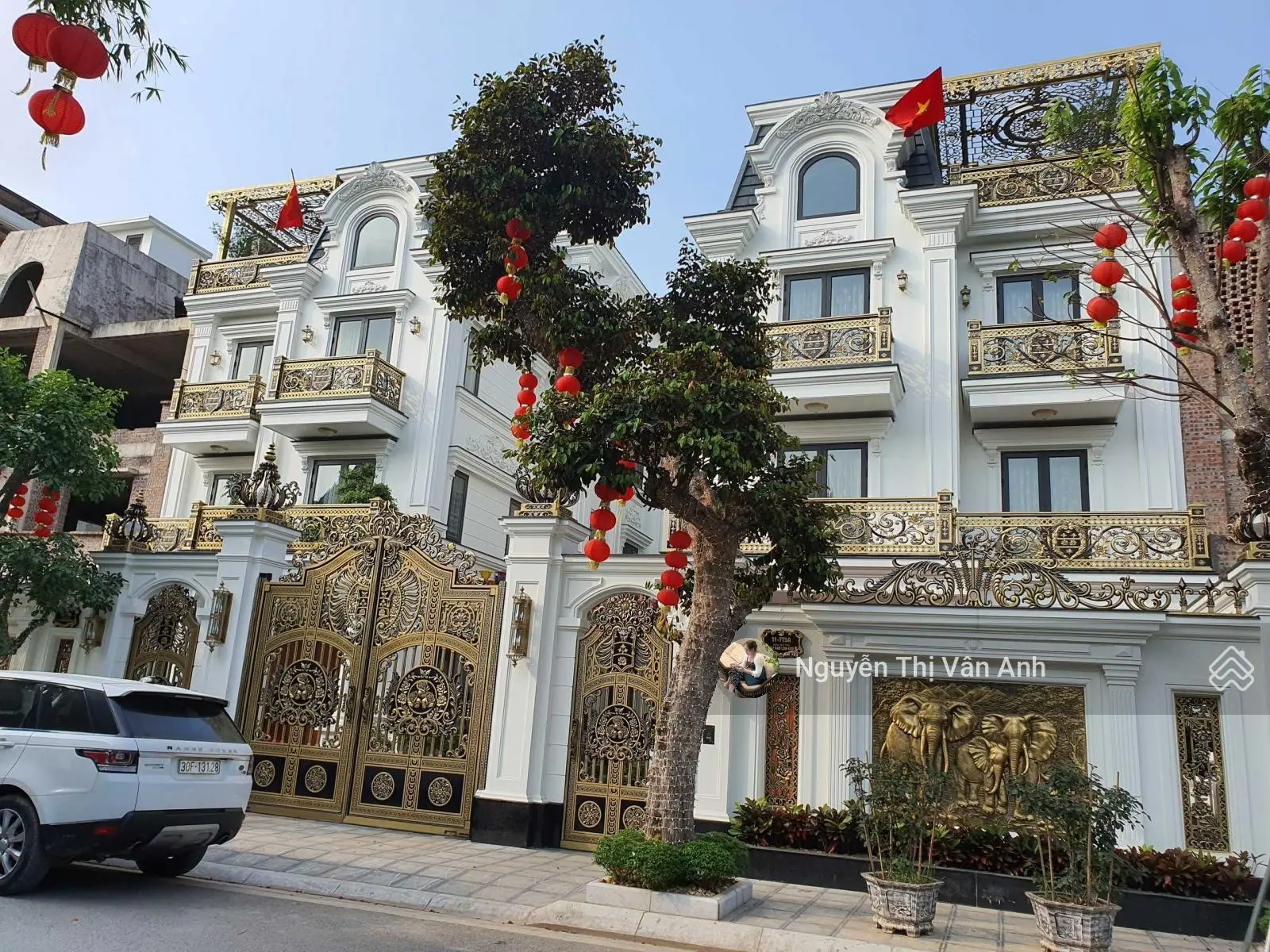 Chính chủ cần bán biệt thự Yên Hòa DT: 300m2 mặt tiền 17,5m vị trí đẹp. 0987 689 ***
