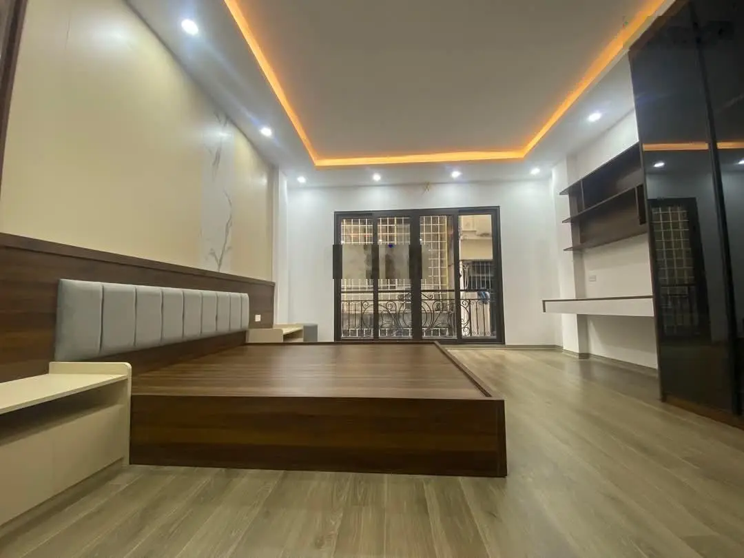 Đội Nhân, Ba Đình. DT 35m2 x 6 tầng, MT 4,3m, giá 9,6 tỷ. Thang máy, phân lô, 20m ra ô tô đỗ