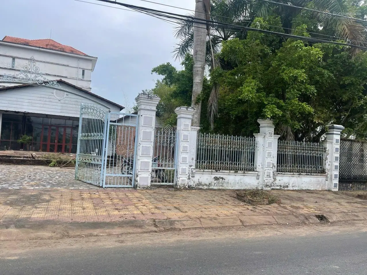 Tôi chính chủ cần bán gấp nhà đường Trần Quang diệu thành phố bạc Liêu DT 357m2