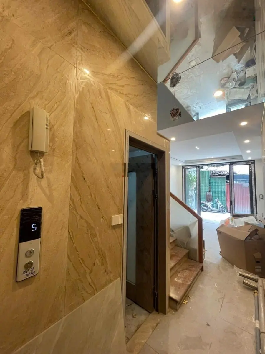 Bán nhà bồ đề , long biên 60m2 , 16,3ty mt4met ,thang máy, gara ôtô, 6 phòng ngủ.fun nội thất