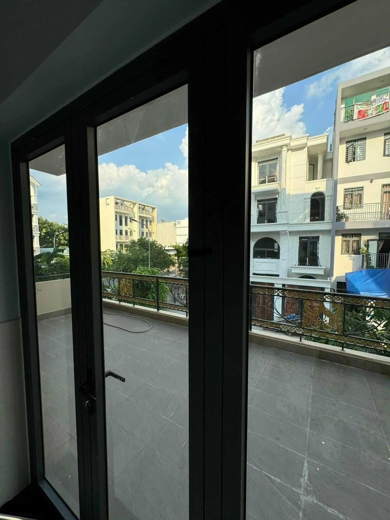 Bán tòa nhà CHDV Cát Lái Q. 2, DT 119m2, 1 trệt 4 lầu, 10 phòng, có thang máy, giá 11.5 tỷ (có TL)