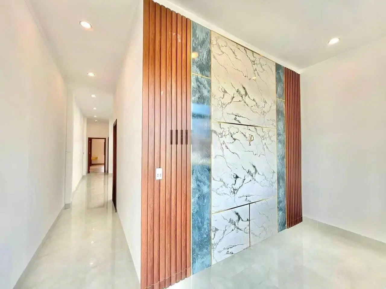 Cần bán căn nhà ở gần chợ Bình Chánh nằm ngay đường Hoàng Phan Thái DT 90m2 SHR không quy hoạch