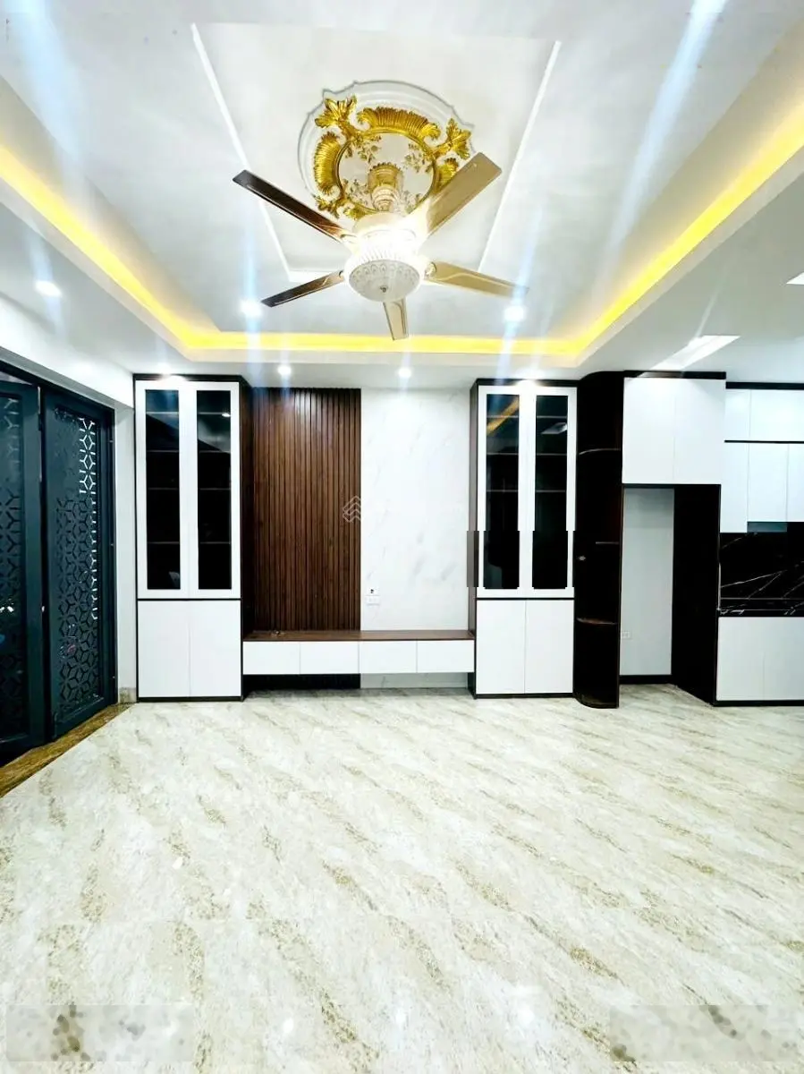 Tứ liên 37m 5 tầng xây mới thang máy thông sàn 2 mặt thoáng trước sau mặt tiền 4.8m sổ đỏ vuông