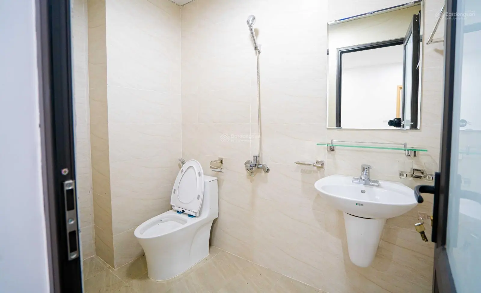 Căn Hộ 2 Phòng Ngủ Hiện Đại, Tiện Ích Đầy Đủ - Không Gian Sống Xanh Cho Gia Đình Trẻ