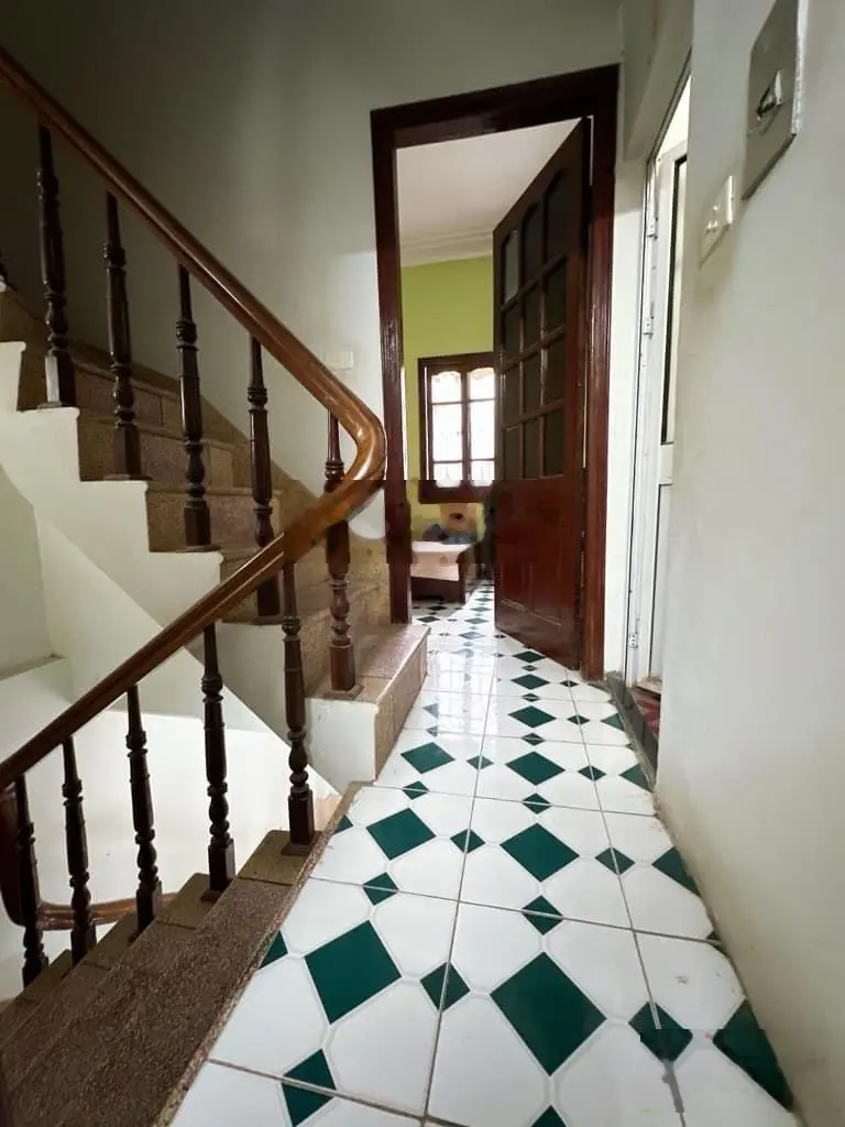 Cần Bán Nhà Cũ Xuân La - Lô Góc - Tải con vi vu - 71m2 x 3T - MT 5m - Ngõ thông muôn ngả