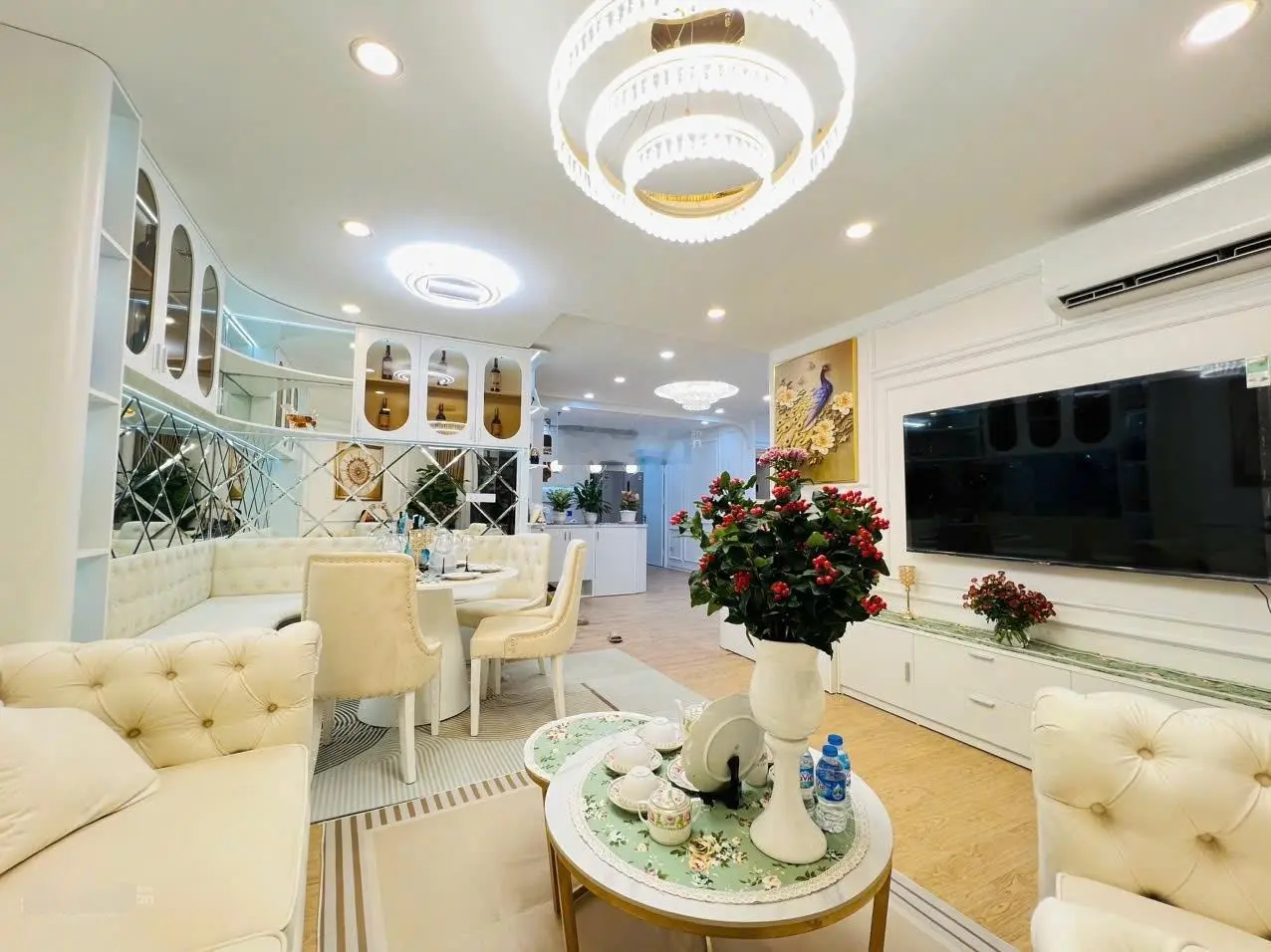 Chính chủ gửi bán căn hoa hậu 4 phòng ngủ, ban công Đông Nam mát mẻ, full nội thất sang- xịn- mịn