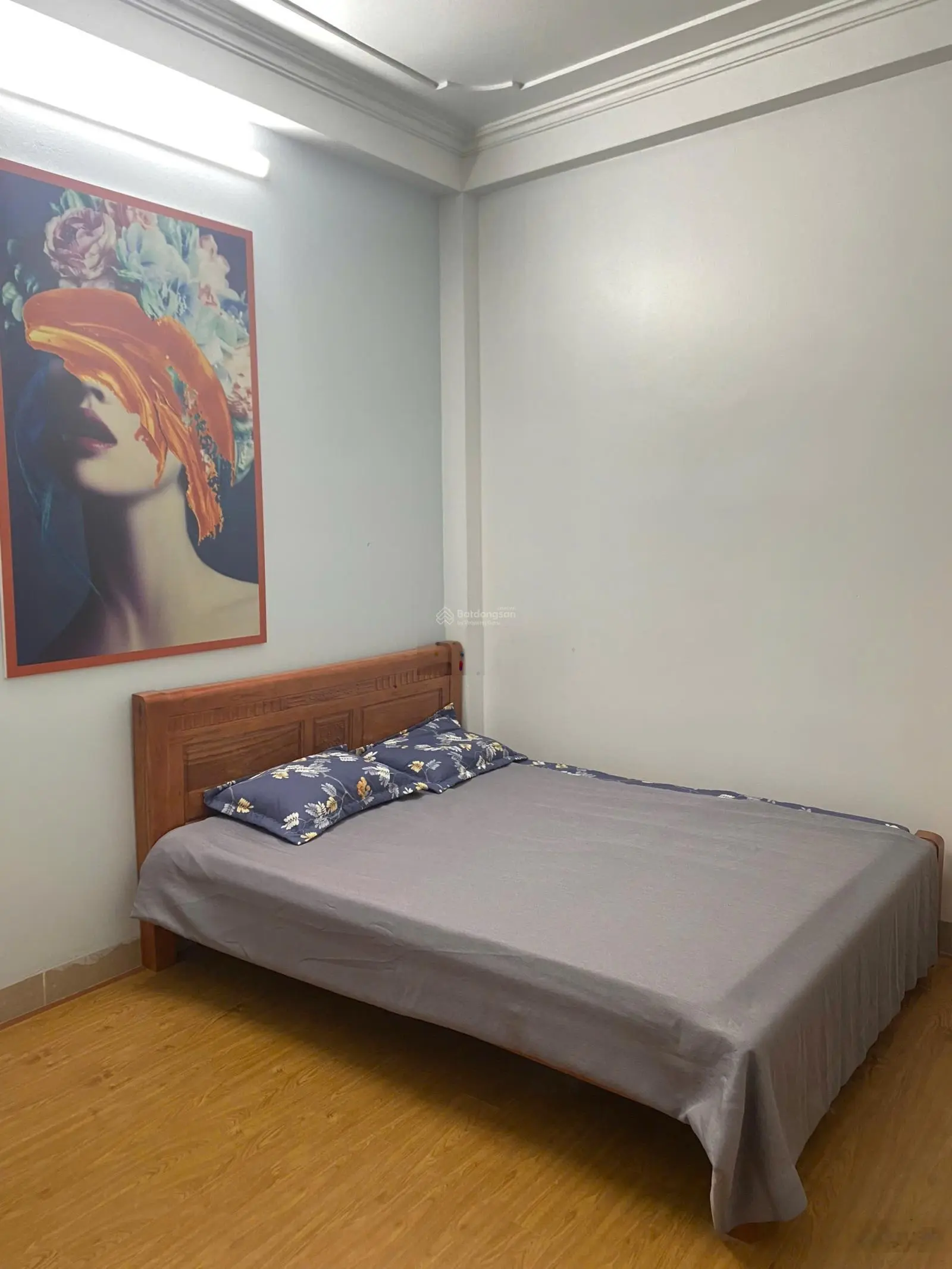 Bán gấp nhà riêng phố Dịch Vọng Hậu, 10 tỷ, 36m2, giá cực rẻ, gần phố, ôtô cạnh nhà