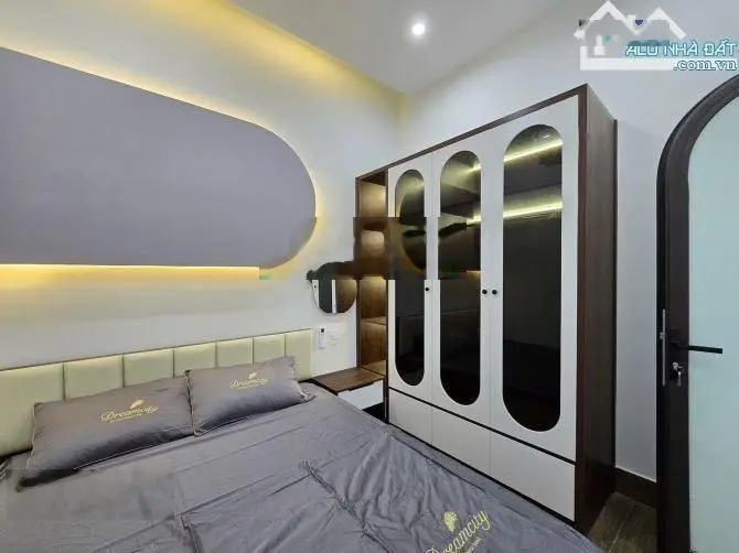 Bán nhà Lạc Long Quân, P10, Quận 11. SHR, pháp lí chuẩn