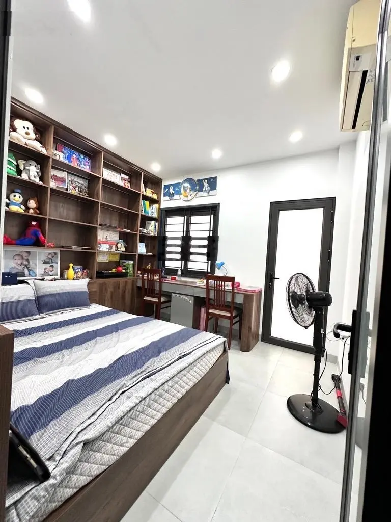 Khu cực vip quận Cầu Giấy - ba bước ra mặt phố - thang máy - 2 mặt ngõ, thông tứ tung