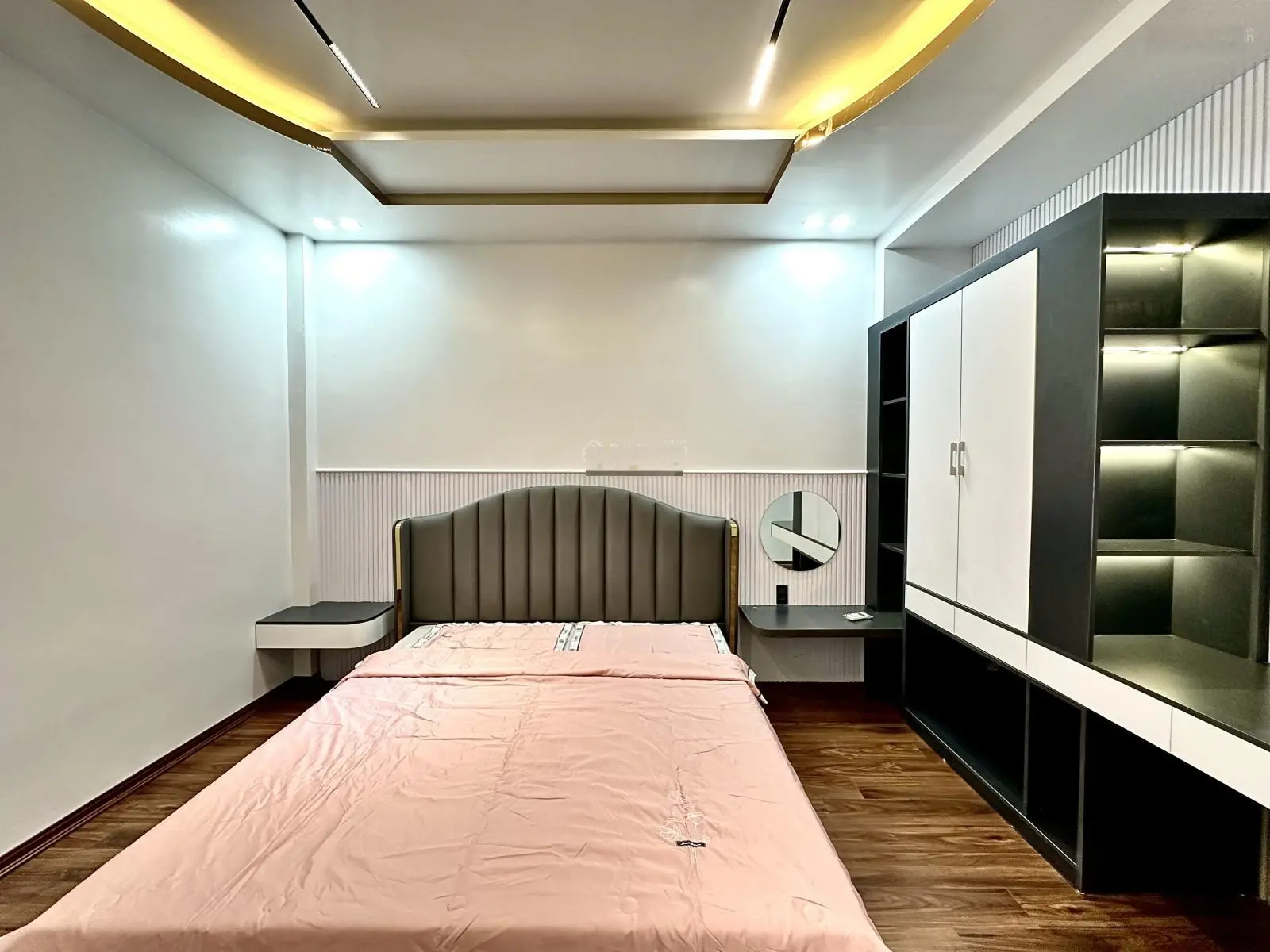 Mặt đường trung tâm quận Hải An cực đẹp, kinh doanh buôn bán đỉnh cao, thang máy 450kg