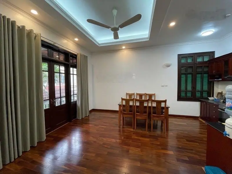 Biệt thự đẹp bể bơi sân vườn Hồ Tây bán, xe hơi 7 chỗ đỗ trong nhà. Biệt thự chất lượng cao