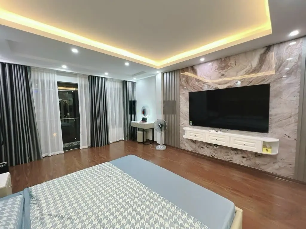Bán nhà Nguyễn Văn Cừ 55m2 5 tầng, thang máy, gara ô tô, MT 5m, chào 9 tỷ. Ngõ thông - dân trí cao