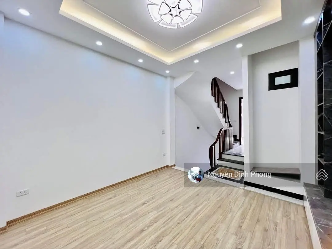 Nhà đẹp giá rẻ Sát KĐT Văn Khê. Nhỉnh 7 tỷ 42m2 Ô tô sát nhà. Thiết kế hiện đại. MT 4m rộng rãi