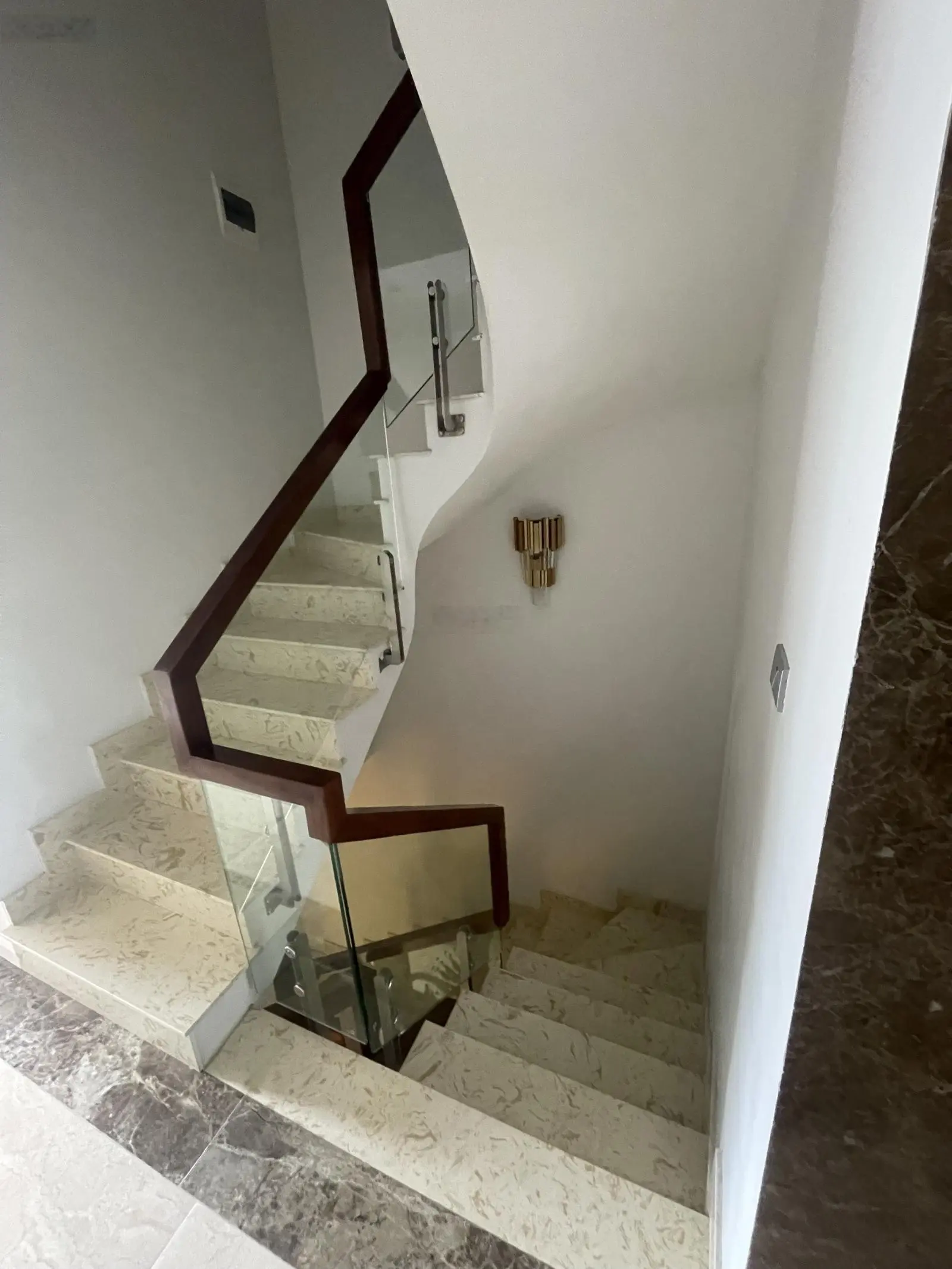 Bán liền kề diện tích 108m2, 5,1m mặt tiền, trước nhà ô tô tránh, dừng đỗ ngày đêm, gara ô tô