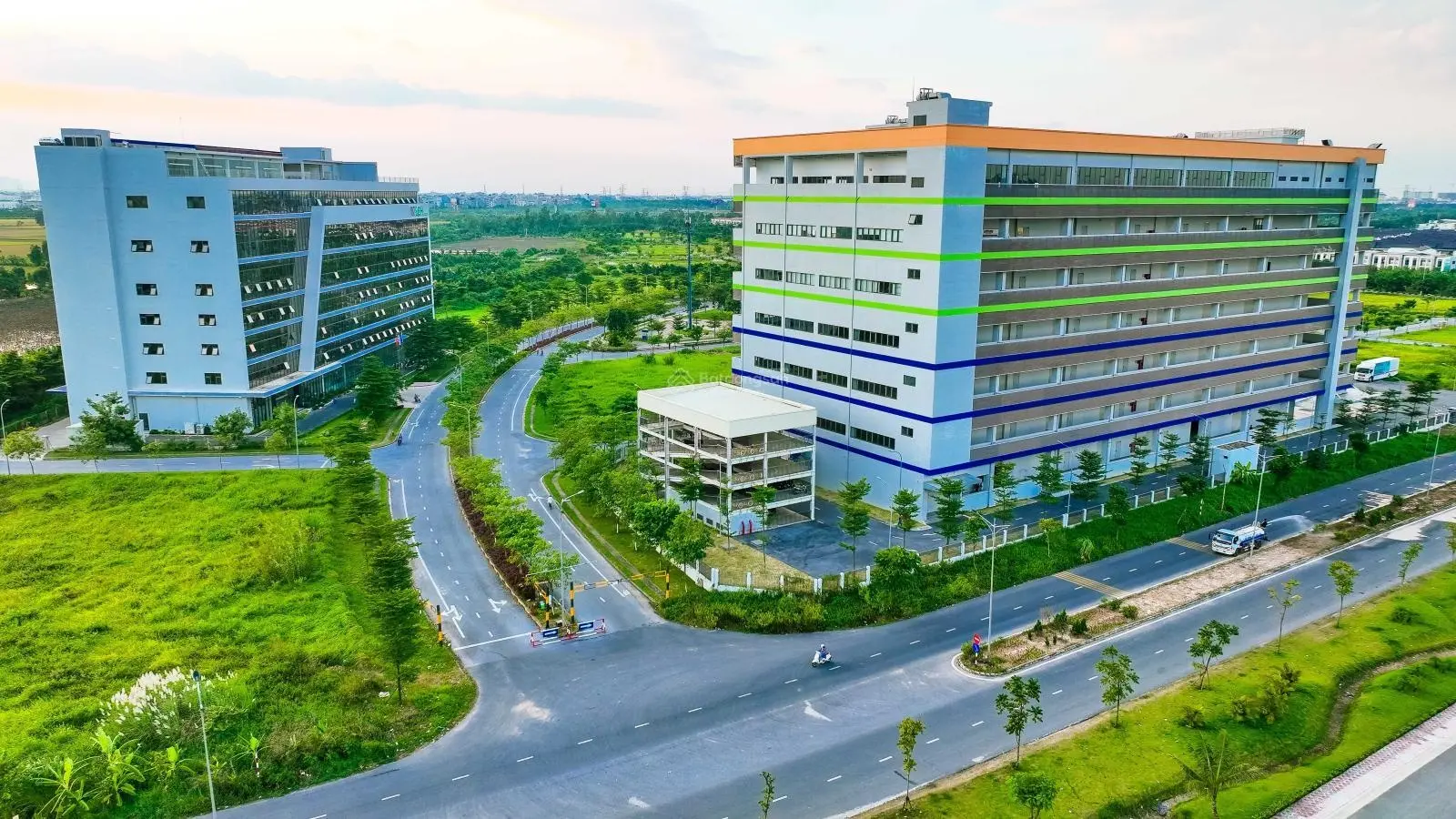 Biệt thự chính giữa view hồ trung tâm của dự án 40ha, giá chỉ 13,9 tỷ, S: 180m2, giá gốc CĐT
