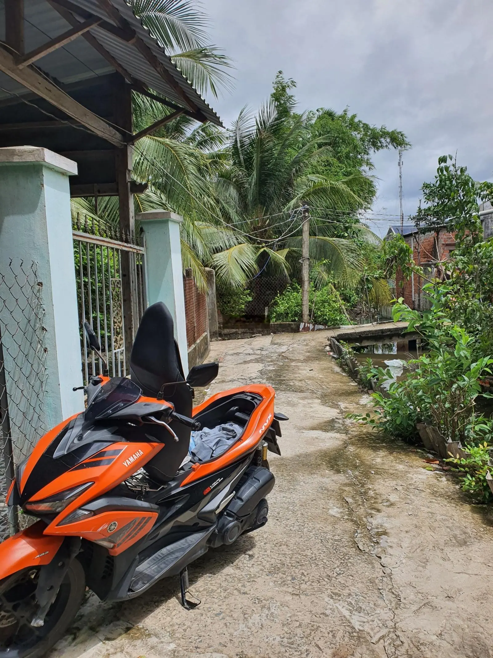 Bán căn nhà ngay Nguyễn Huệ - Nguyễn Thị Định, Phú Khương, Bến Tre 340m2 ,1ty650 , Lh: 0913 209 ***