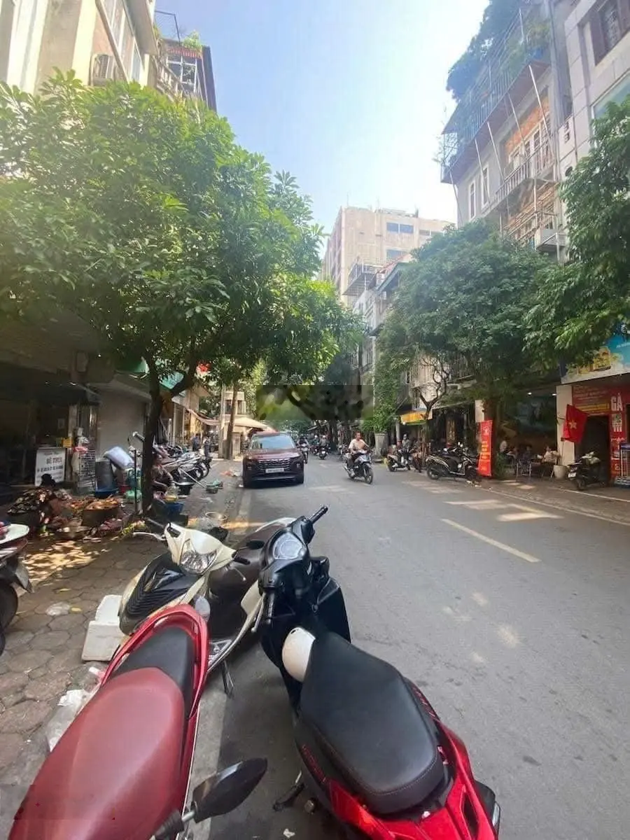 Mặt phố Đặng Trần Côn 18m 5 tầng , vỉa hè rộng, kinh doanh.