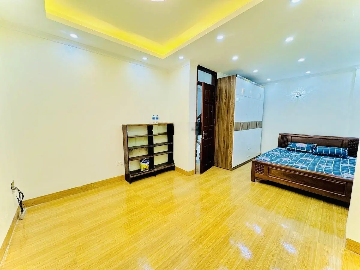 Giá tốt. Nhà đẹp đường Láng. Ngõ thông các ngả, cực gần ô tô tránh, ra phố vài bước chân. 38m2