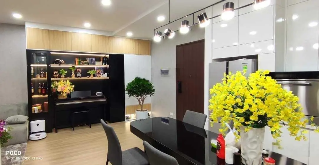 Hot! Bán gấp căn 2 ngủ Đông Nam view hồ cực đẹp tầng cao thoáng mát