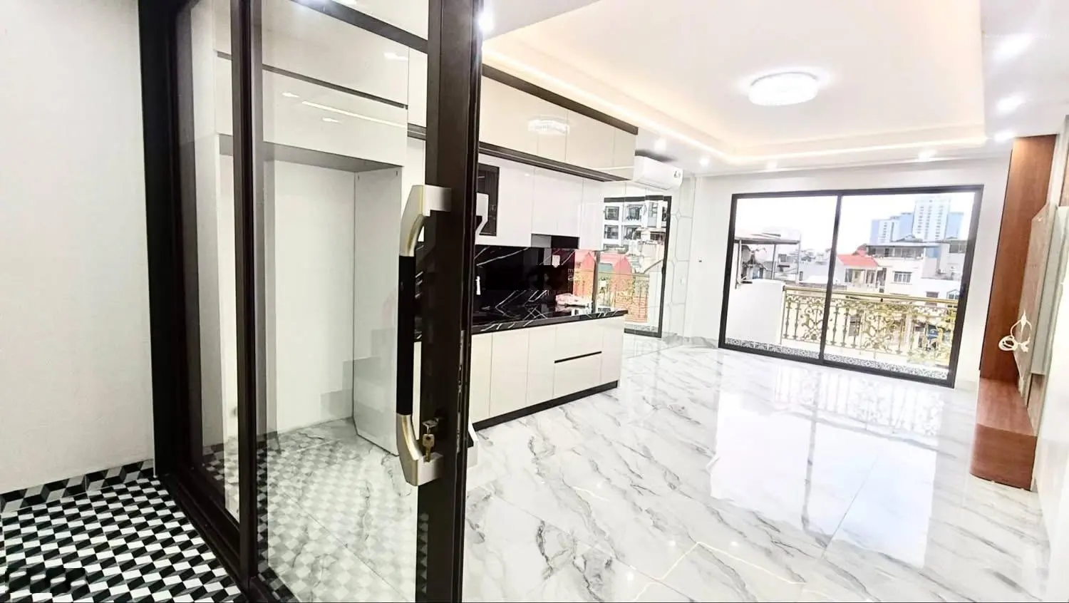 Chính chủ bán nhà mặt tiền Hoàng Mai - 7 tầng thang máy ôtô - kinh doanh ở sướng - giá trị tăng