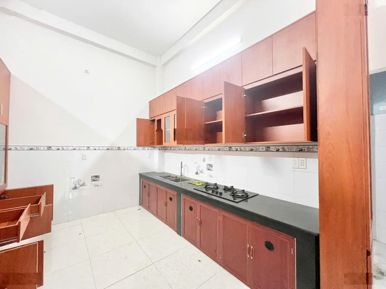 Gấp bán nhà FULL nội thất giáp Tên Lửa-54 m2- 3 PN -hẻm xe hơi- Chỉ hơn 4 Tỷ