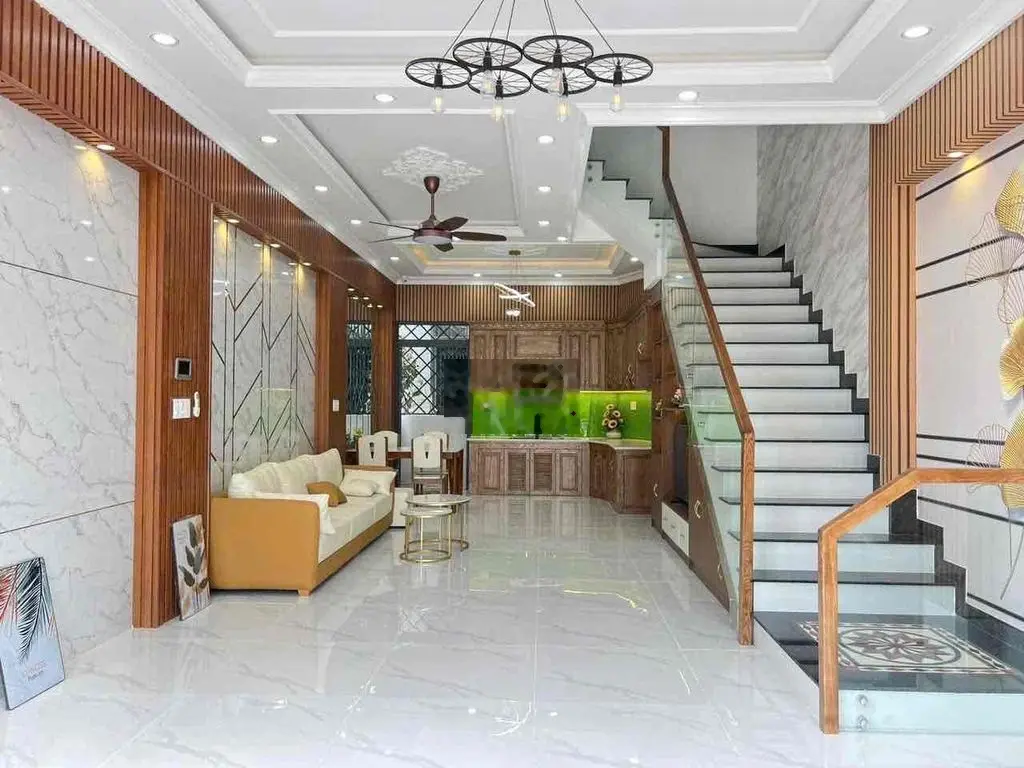 Band Nhà 1 trệt 3 Lầu gần Làng Đại Học Thủ Đức