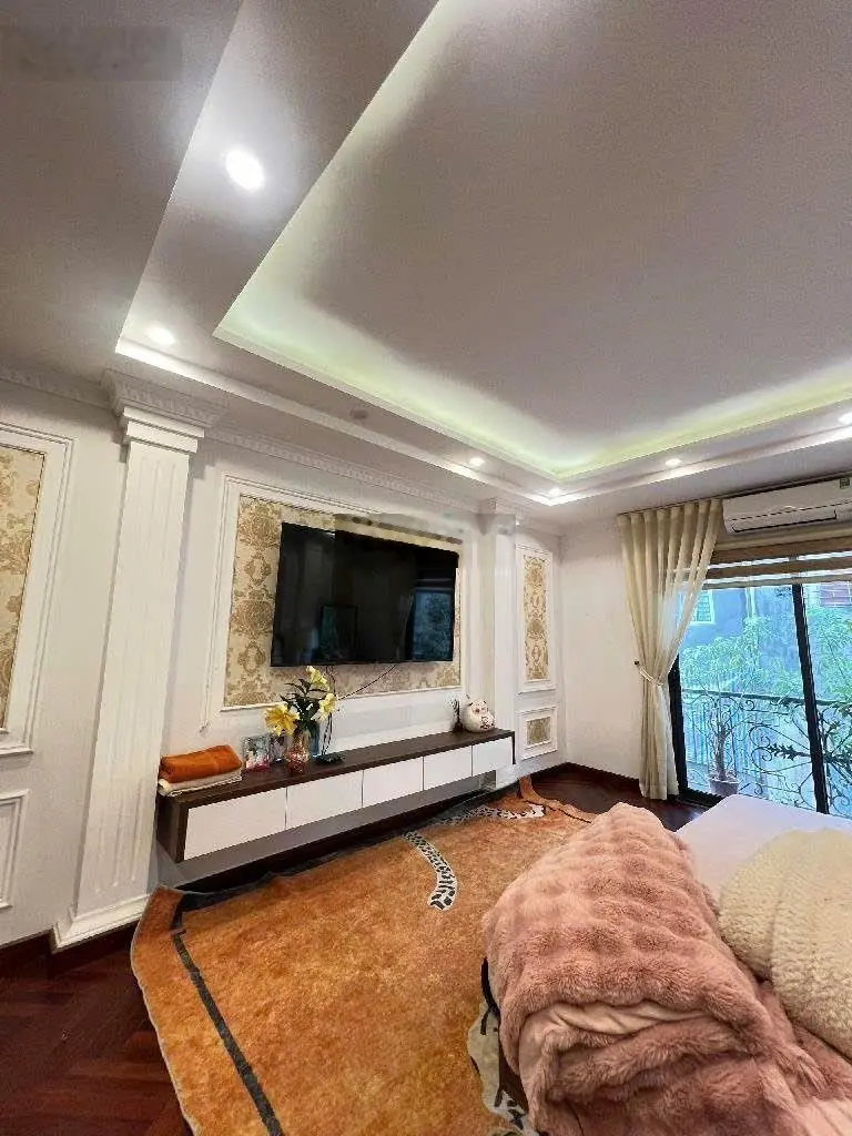 Bán nhà dân xây đường thái hà, đống đa. sổ hoa hậu - 2 view thoáng vĩnh viễn - oto vào nhà, sát phố