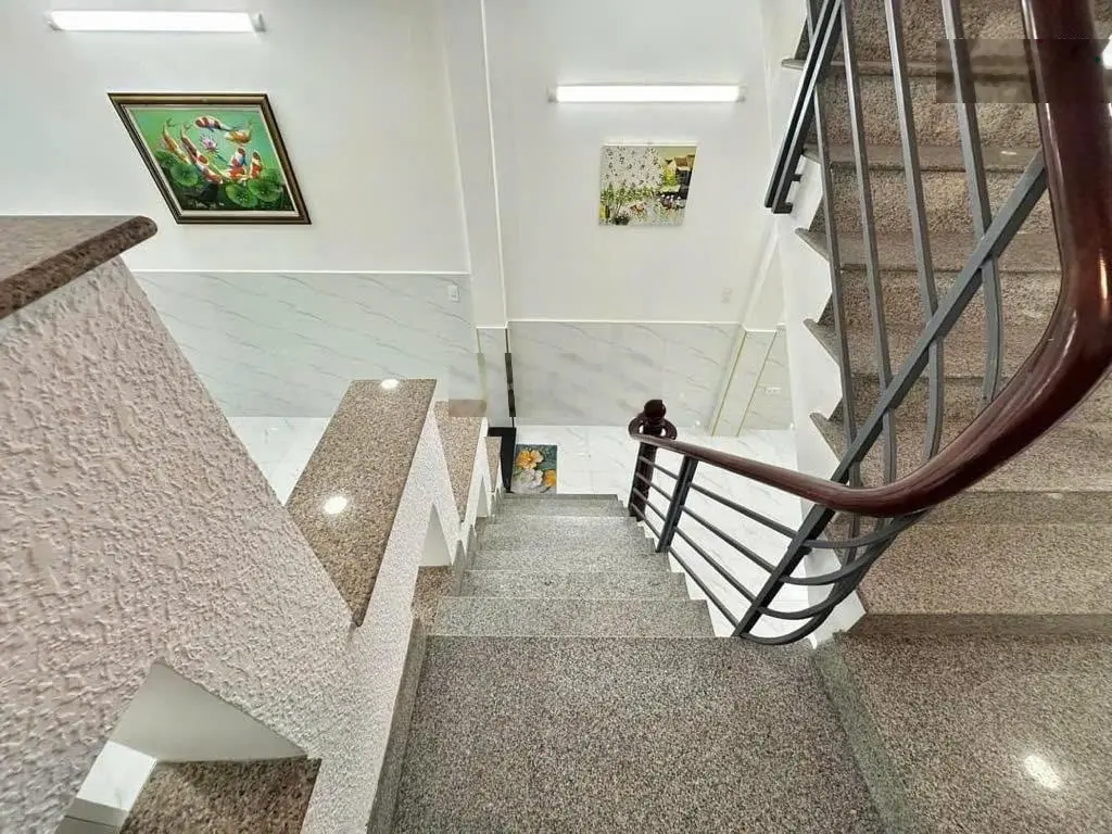 Bán nhà 3 tầng DT: 4x12,5m, TC 50m2 Trần Quang Diệu, Quận 3- khu vực buôn bán thời trang-giá 8,8 tỷ