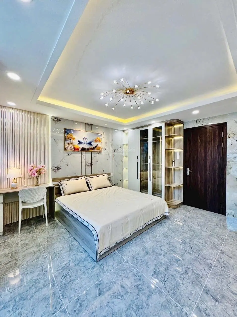 HOT! Bán nhà cạnh chợ Phạm Văn Hai, Tân Bình. Nhà 67,5m2 giá 4tỷ250 còn thương lượng. Hẻm 6m thông