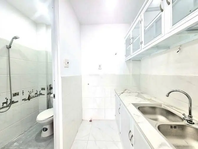 nhà đẹp 1 lầu hẻm xe hơi gần chợ với,kế quận 7