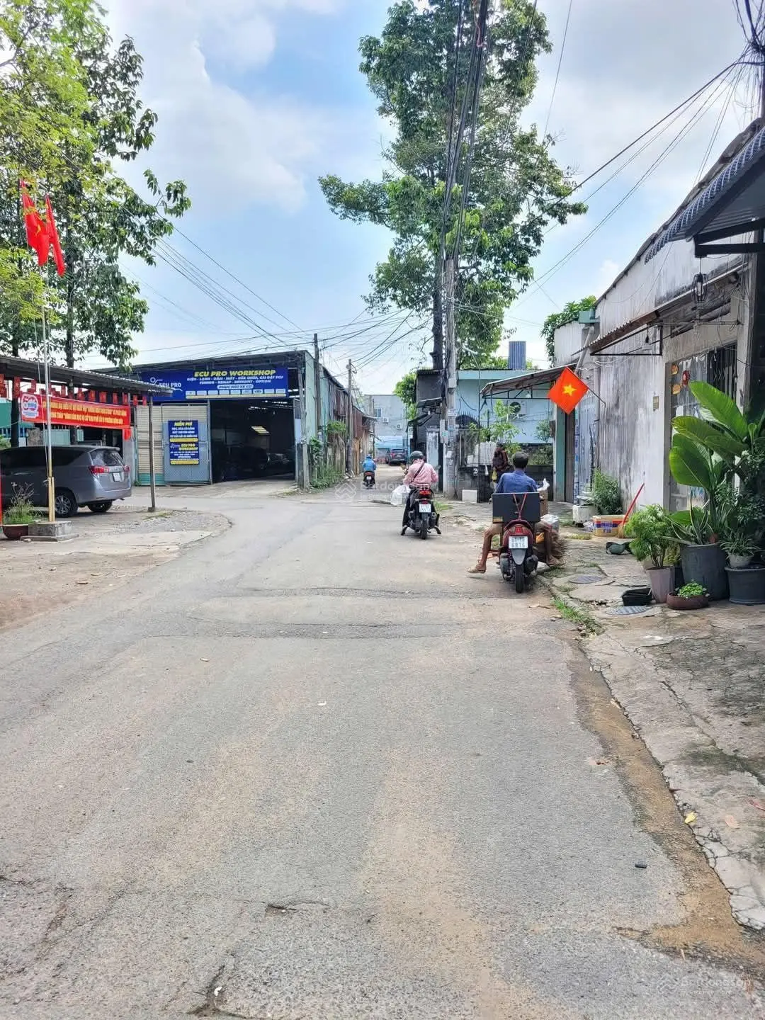 Nhà 2 lầu đường xe hơi giá 3 tỷ 950 triệu