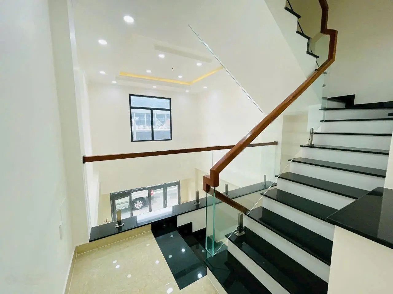 Giảm 1tỷ cần bán nhanh Nhà Phố 3 lầu (SHR ô tô 7 chỗ vào nhà) trục Quốc Lộ 13 - Ngã 4 Bình Triệu