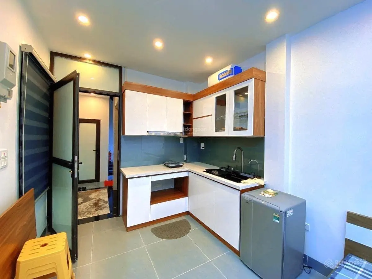 Hiếm hơn vàng - Bán nhà Đội Cấn thang máy - cách ô tô 15m - mặt tiền 8m siêu thoáng - full nội thất