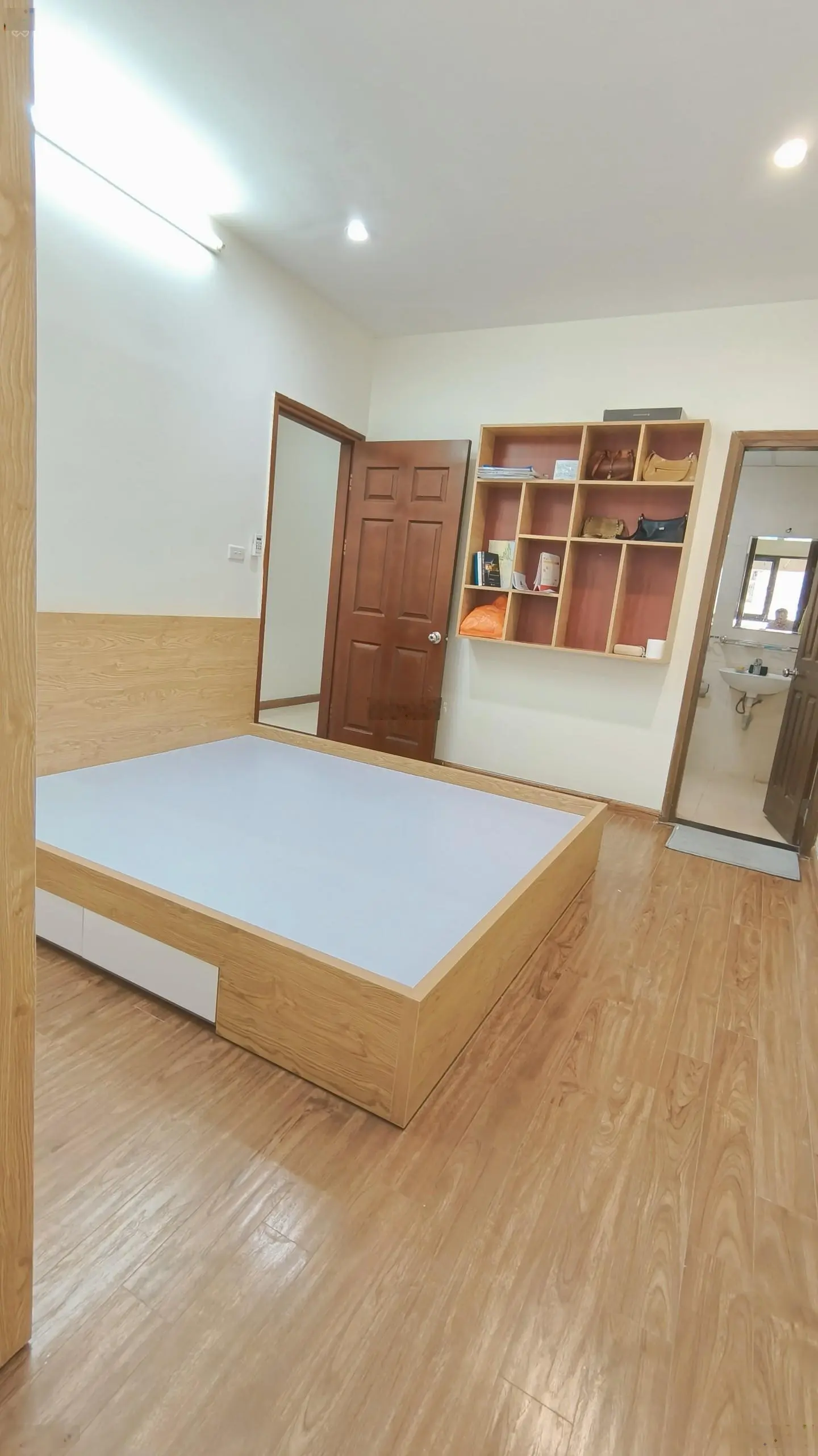 Chính chủ bán căn 2PN diện tích, đã có sổ, full nội thất đẹp 3 tỷ 2