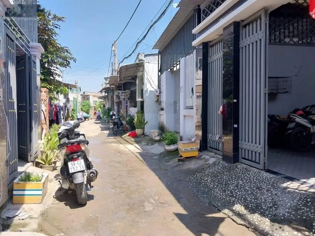 Bán nhà Đông Thạnh Hóc Môn 60m2 (4x15), 1 trệt 1 lầu, hẻm xe hơi thông thoáng, giá chỉ 3,8 tỷ