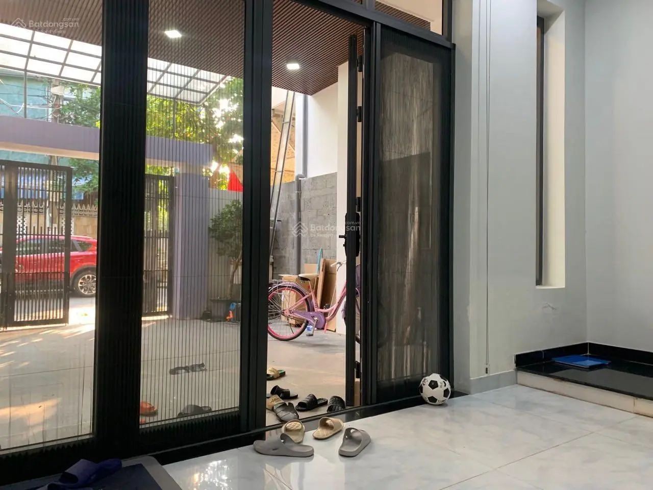 Mặt tiền 5m5 nhà đẹp 3 tầng diện tích 100m2 ngang 5m. Gần Hàn Thuyên gần Lê Thanh Nghị