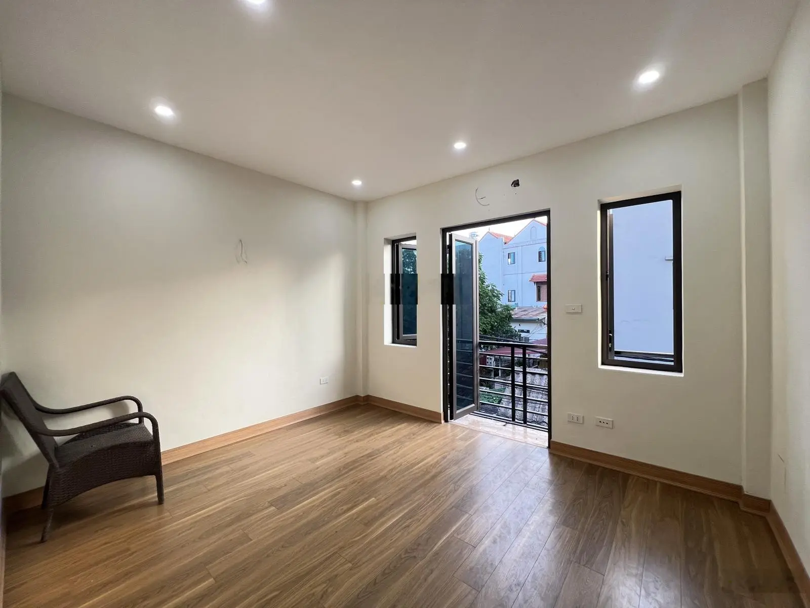 Bán nhà riêng dân xây 4PN, 3WC, 47,3m2, 5,79 tỷ tại Bát Khối, ô tô đỗ cửa
