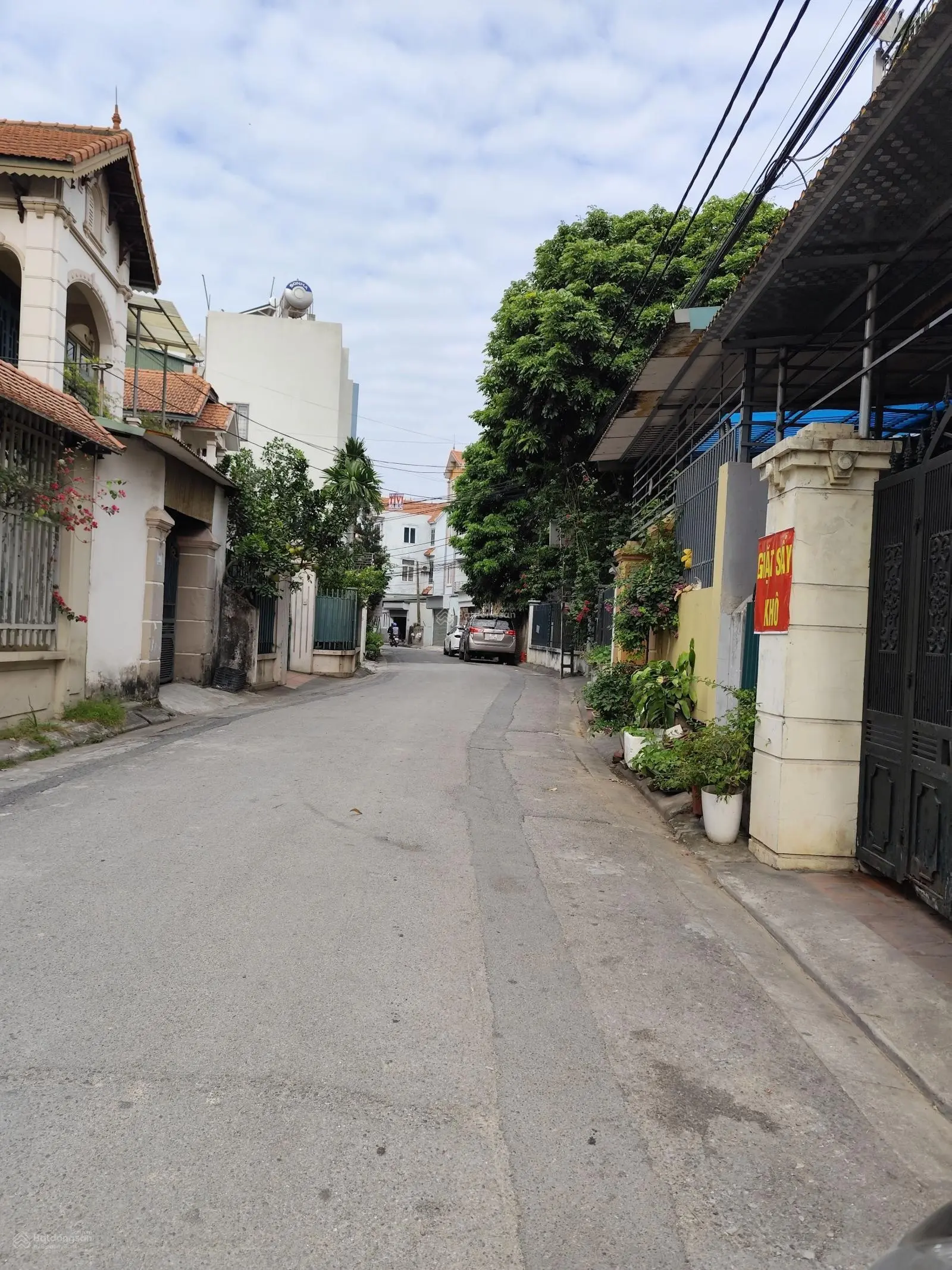 Bán đất thạch bàn ôtô lô góc 50m , mt 4,5m , giá chào 6,2 tỷ còn thương lượng .