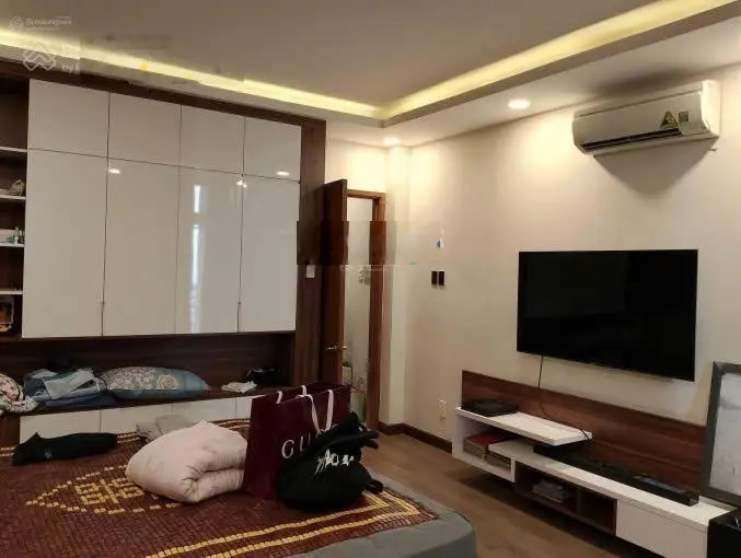 Giảm sâu 500tr nhà Nguyễn Thiện Thuật,phường 3,Quận 3.Giá 4,1 Tỷ/75m2, 2 lầu,ban công. Sổ Hoàn công