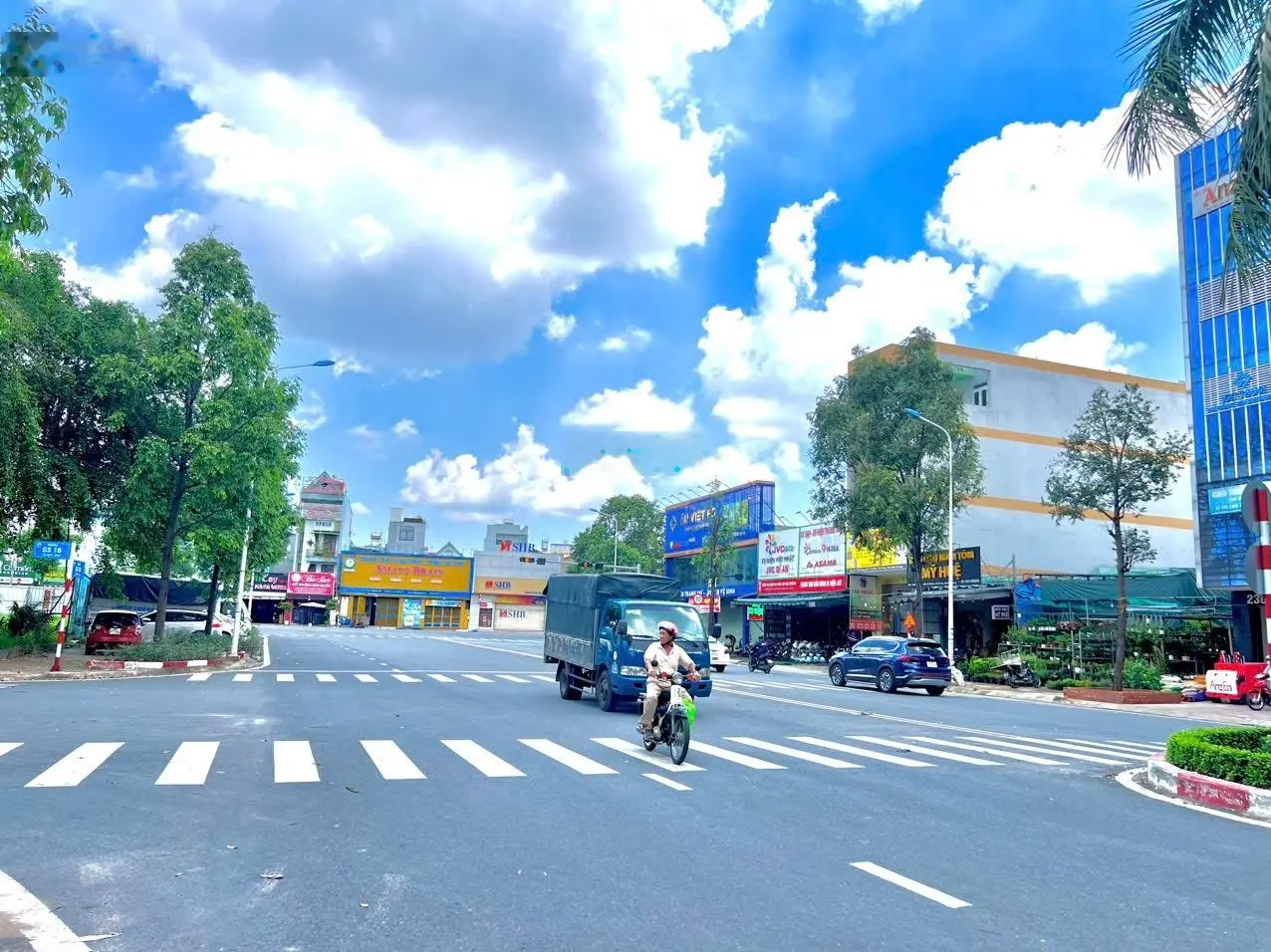 Nhà 4 tầng nổi 1 tâng hầm mt GS1 khu green Square Dĩ An vị trí đẹp - hđ thuê đang 60tr/tháng