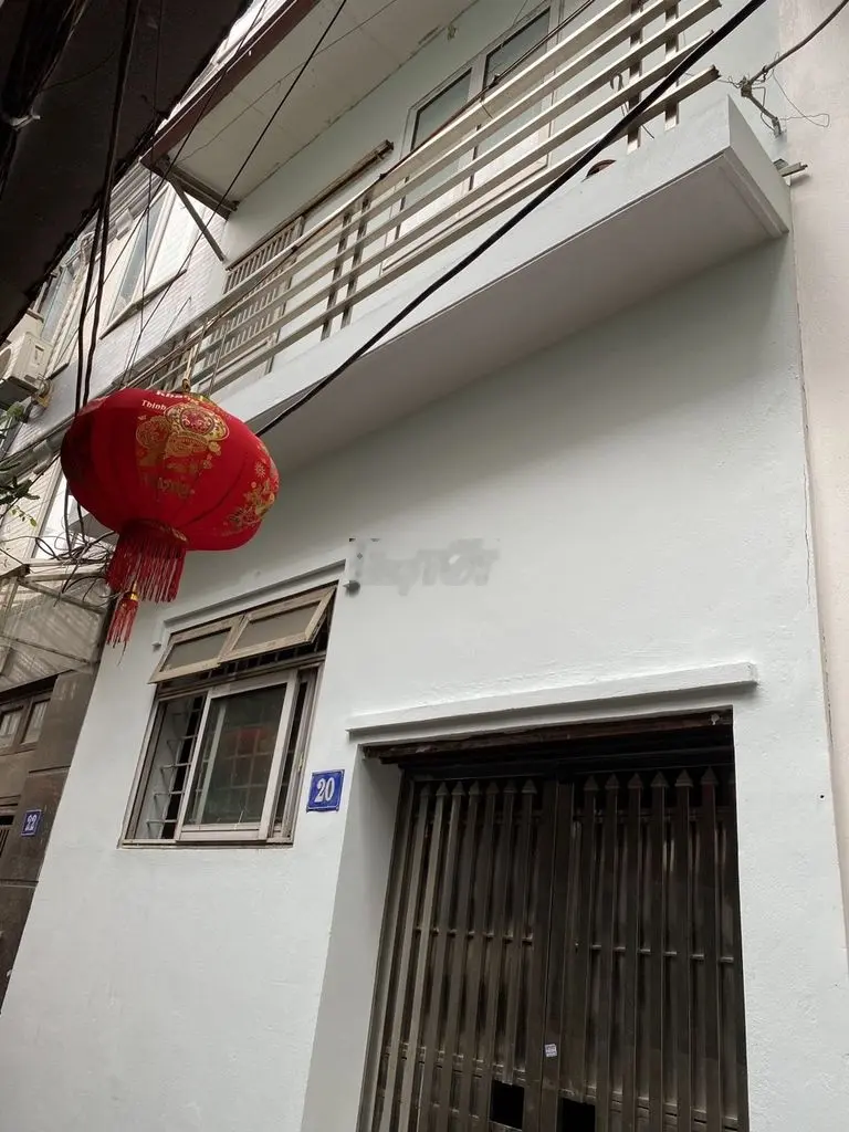 Bán 43m2 đất, đường Giải Phóng, ngõ thông, tặng nhà 3 tầng.