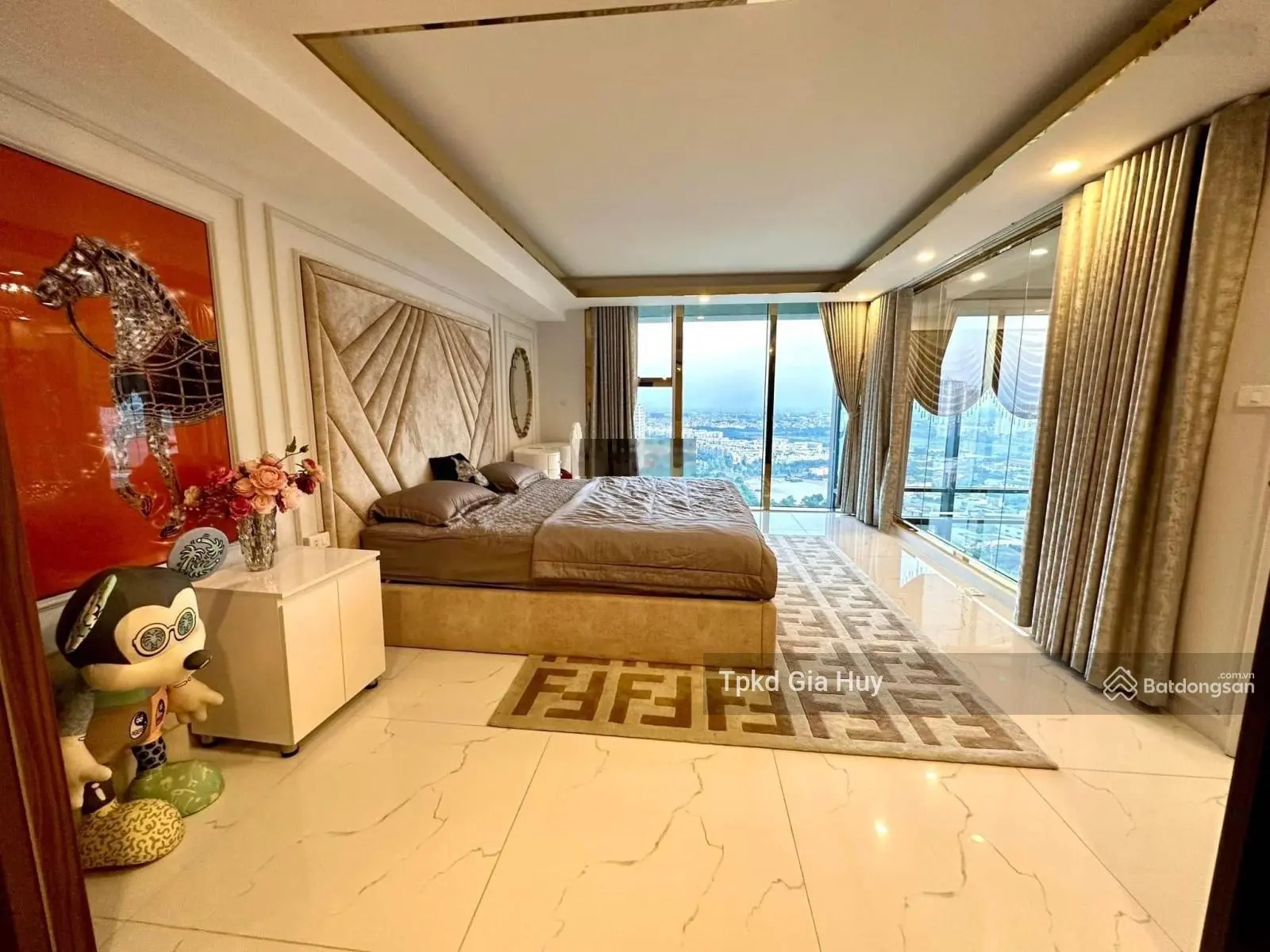 Cần bán Skyvila 220m2, full đồ, view siêu đẹp tại Vinhomes Metropolis. LH 0888.61.8818