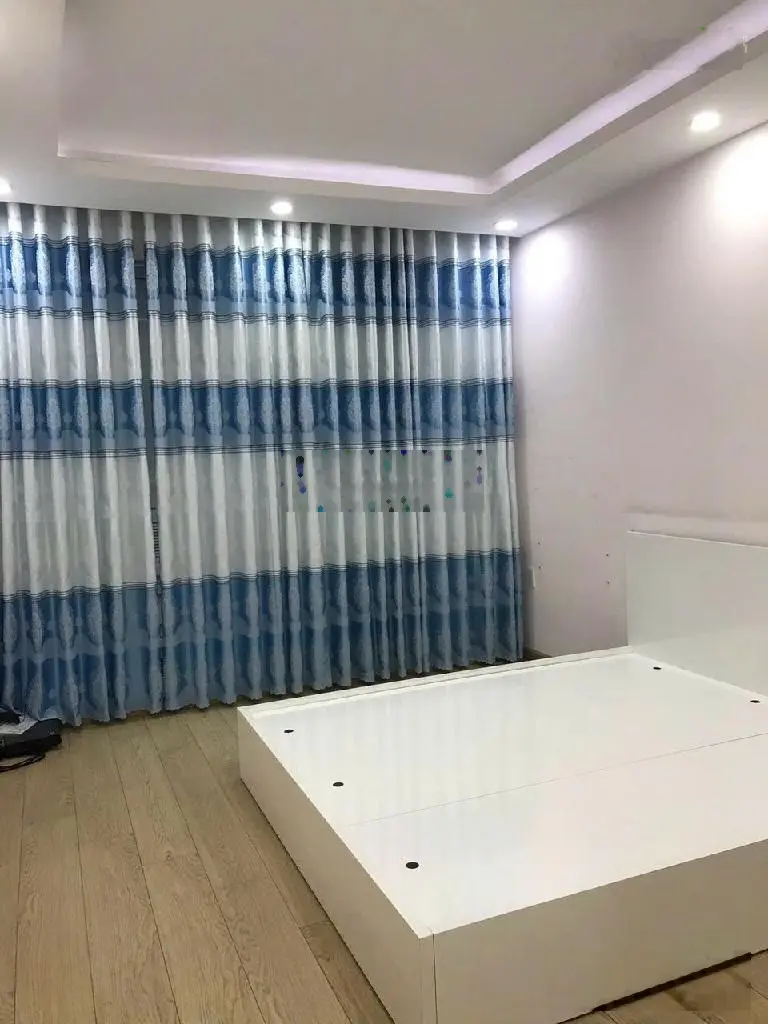 Bán nhà Hoàng Diệu Quận 4 - hẻm ôtô - 4 Tầng - 39m2 - chỉ 4 tỷ - tiện kinh doanh