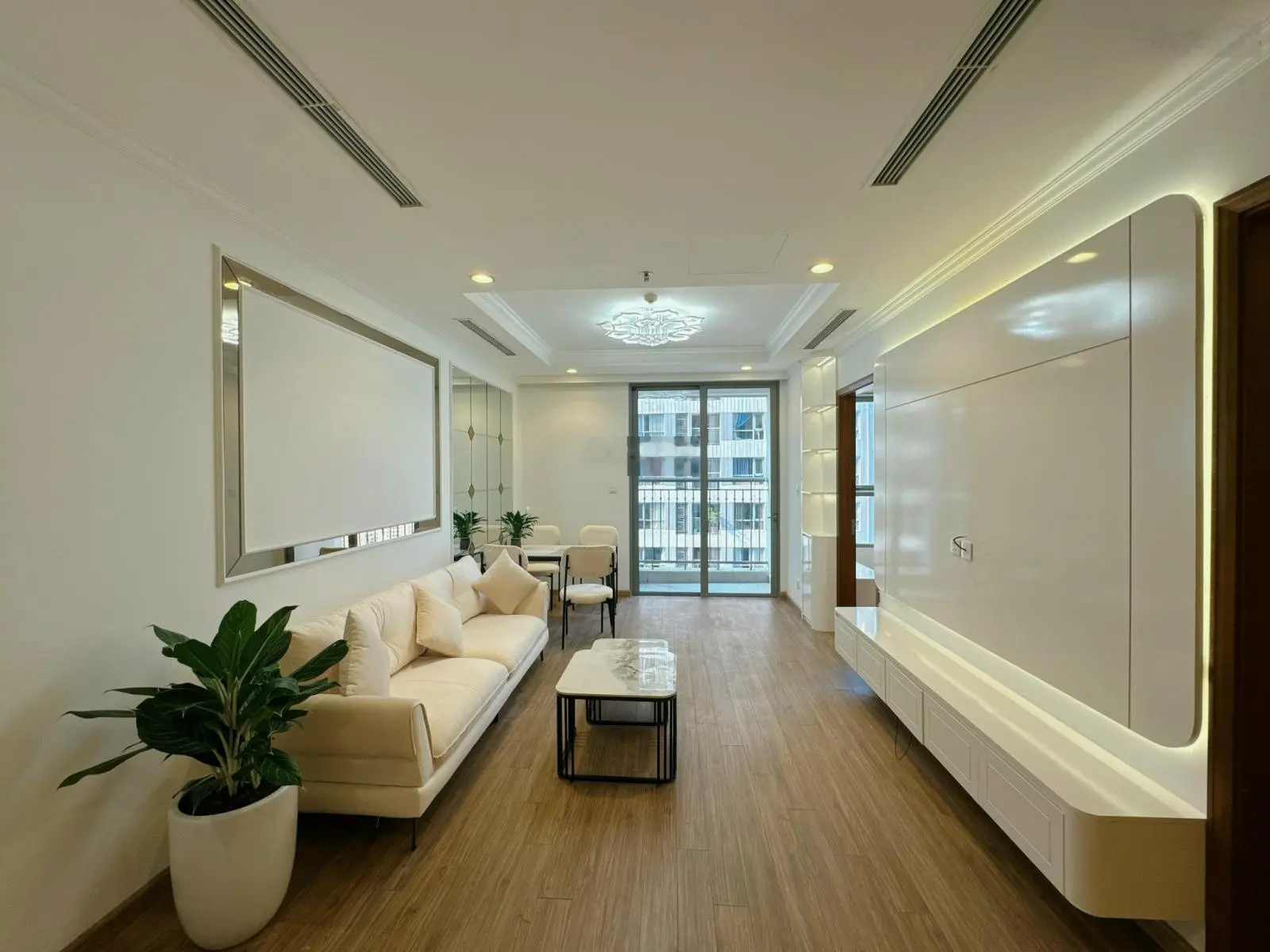 NHÀ ĐẸP NHƯ HÌNH 100%! Căn hộ 2 ngủ 73m2 FULL ĐỒ ĐẸP-SẴN SỔ tầng trung giá 6.7 tỷ tại Times City